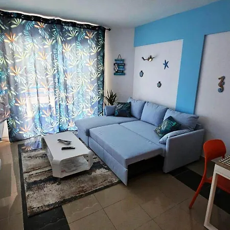 Blue Bay Paradise With Heated Pool - Front With Sea View